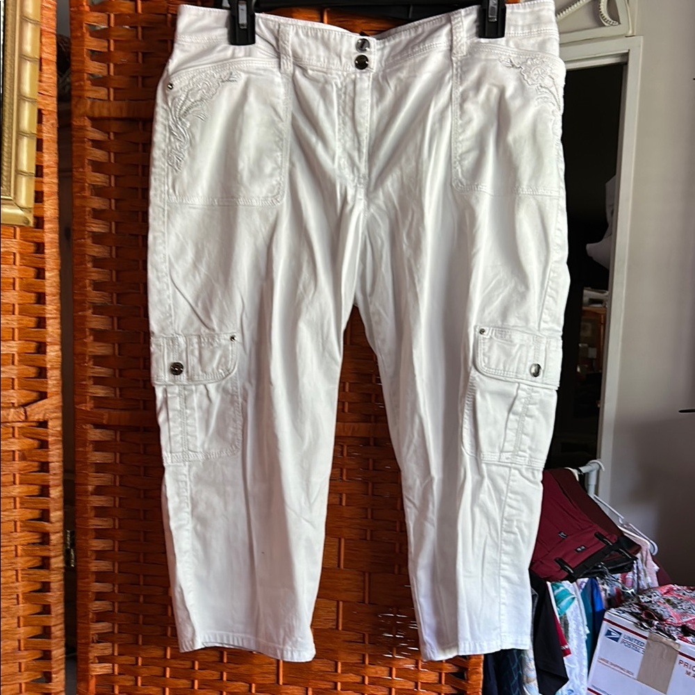 Cropped leg White House black market
